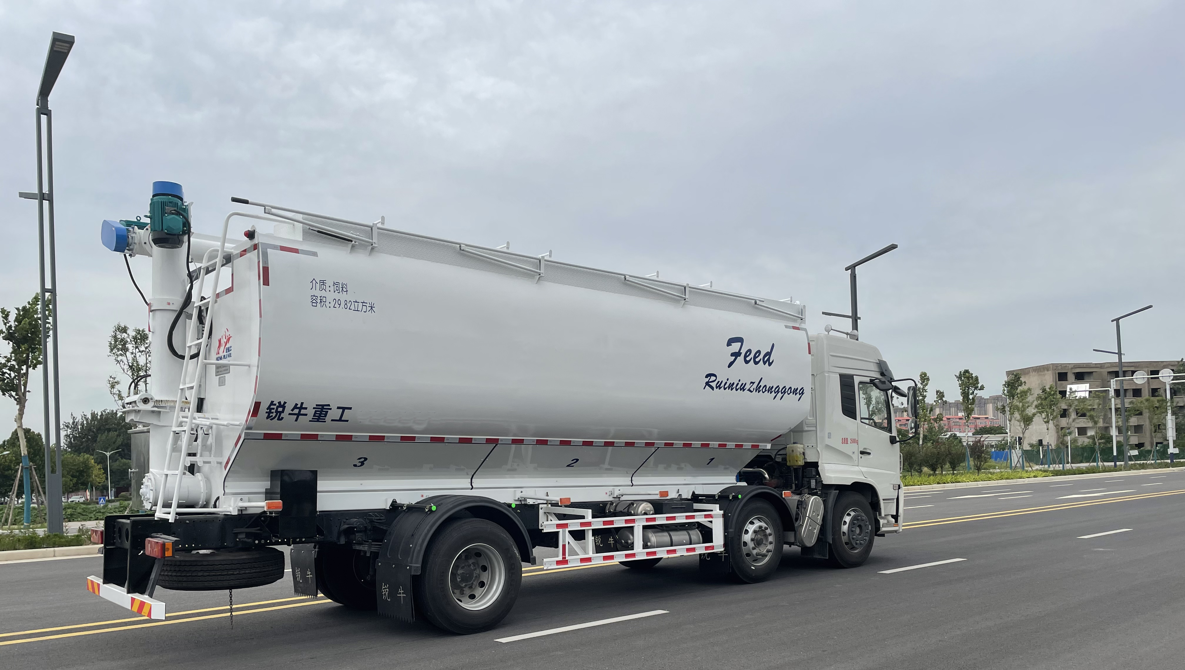 15-20噸東風3軸飼料車